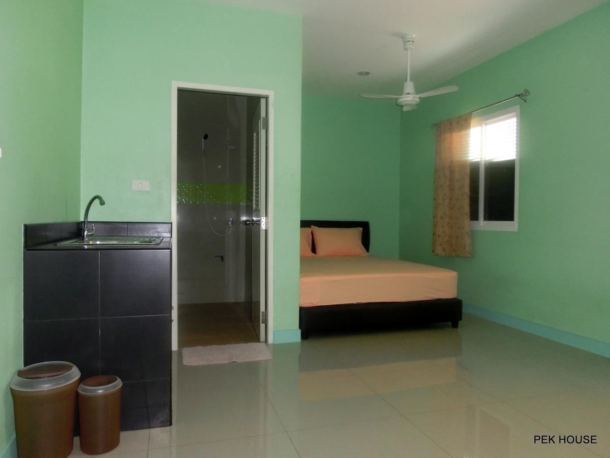 Apartamento Pek House Phuket Exterior foto